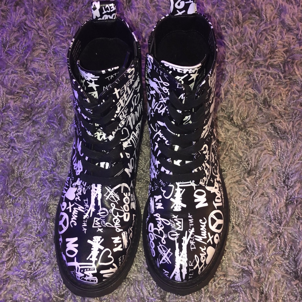Cadirwen Graffiti Combat boots